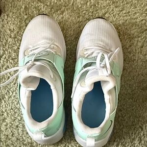 Nike Kids Sneakers in White and Mint